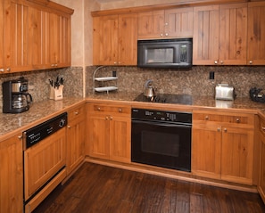 Prepare meals in the fully equipped kitchen and enjoy them together at the dining table.