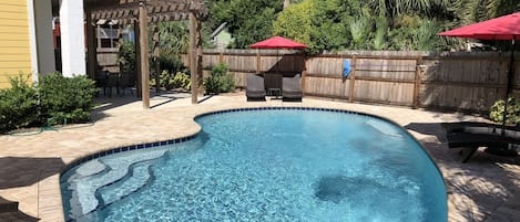 Large 36’ pool for your enjoyment. 