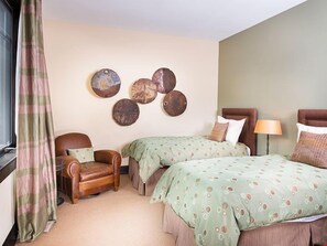 Enjoy a good night's sleep in the second bedroom.