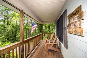 Sparky's Lodge-Front Porch