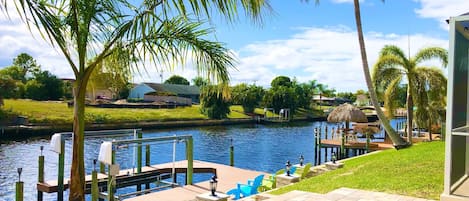 Tropical Paradise-Updated dock/paved patio; Adirondack chairs and walkway added!