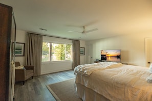 primary bedroom: lake views
