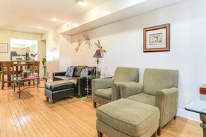 Living Room | Main Level | Smart TV | Free WiFi | Central Heating & A/C