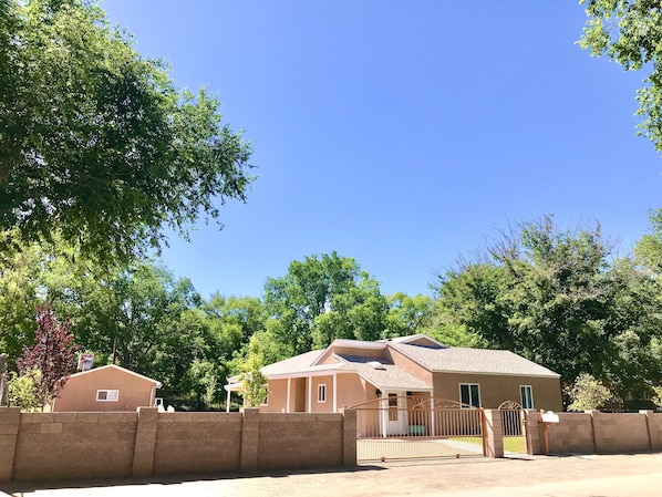 2400sqft clean new remodel on half acre oasis of grass and trees