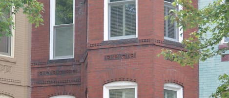 1890s Victorian at Eastern Market on Capitol Hill - 2nd level suite