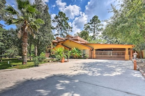 Exterior | Driveway Parking | Private Entrance