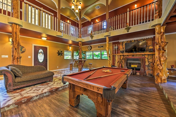 Conroe Vacation Rental Home | 4BR | 3BA | 3,500 Sq Ft | No Steps Required