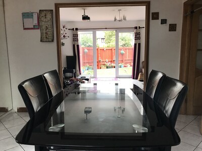 4/BedRooms/House/Garden/FreeParking/DLRTrain/O2/Excel