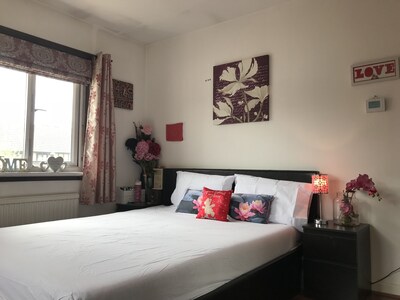 4/BedRooms/House/Garden/FreeParking/DLRTrain/O2/Excel