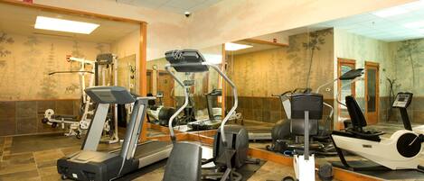 Keep your gym routine going thanks to the exercise room