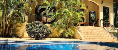 Main house with 3 bedrooms with private pool