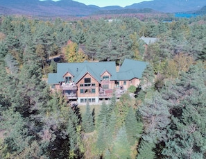 Aerial view:
Arrowhead Lodge is surrounded by nature. Enjoy the fresh air!