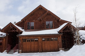 Enjoy a mountain retreat to Breckenridge Ski Resort!