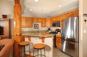 The fully-equipped kitchen includes a breakfast bar