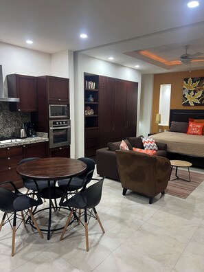 Nice dining area!