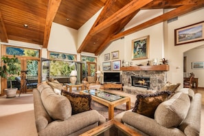The living area has floor to ceiling windows that look right out to Aspen Mountain - priceless view of the ski area!