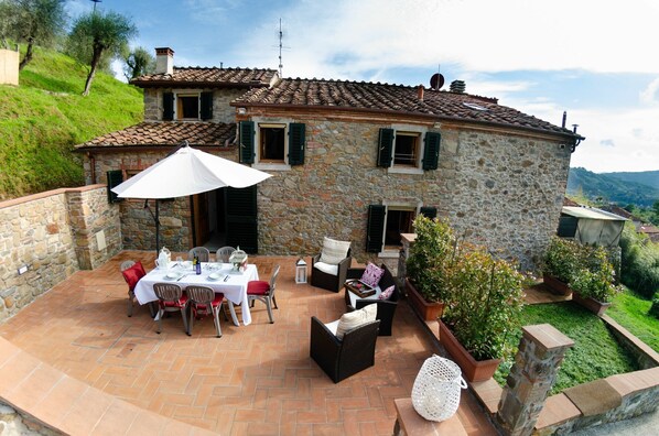 Balcony / Terrace / Patio, Building Exterior, Pool