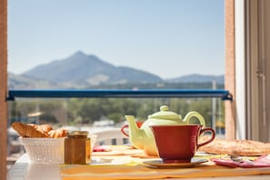 Enjoy a cup of coffee or tea on the furnished terrace or loggia (views may vary).