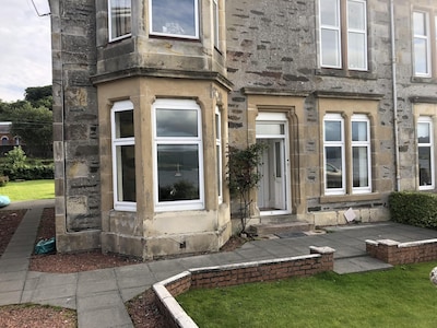 Family and pet friendly apartment with spectacular sea-views on Isle of Bute