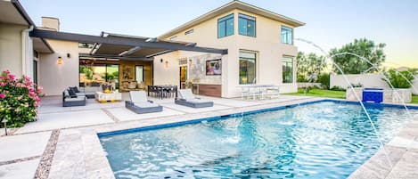 Gorgeous pool & spa w/ large patio, luxury loungers, outdoor kitchen & games