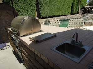 BBQ, gas grill and sink