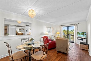 SAOR 5223 Living Area
