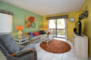 6208 Living Area