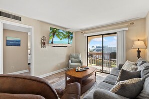  SAOR 3306 Living Room Area