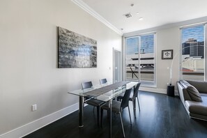 Expandable dining table.