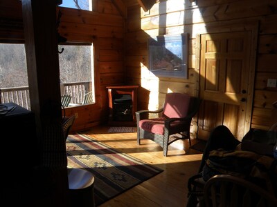 WONDERFUL MOUNTAIN VIEWS~*PETS WELCOME*~ CLOSE TO EVERYTHING, YET VERY PRIVATE.