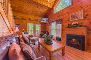 Living Room / Fireplace