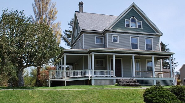 580 Russell