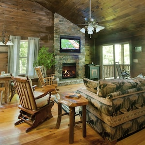 Luxuary Cabin secluded on 40 acres of Spectacular Mountain Wilderness.