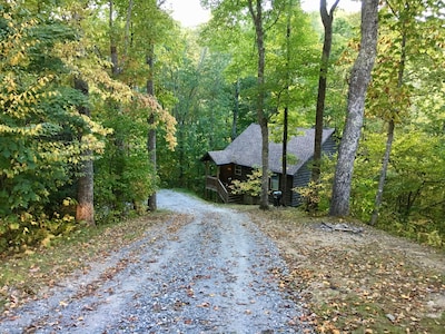 Luxuary Cabin secluded on 40 acres of Spectacular Mountain Wilderness.