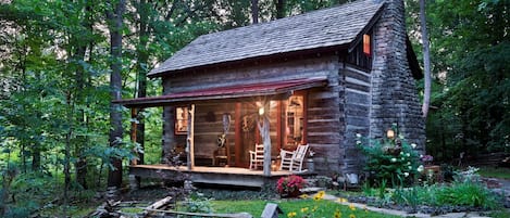 Private log cabin with all new modern amenities