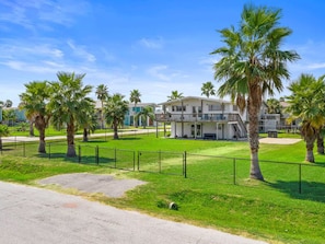 More big fenced in yard - dog friendly