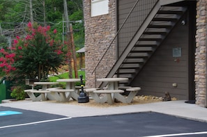 View the sky bridge from these picnic tables. 