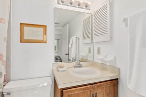 6205 Master Bathroom 