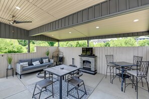 Covered Patio | Outdoor Dining | Fireplace | TV