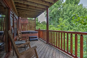 Private Deck | Hot Tub