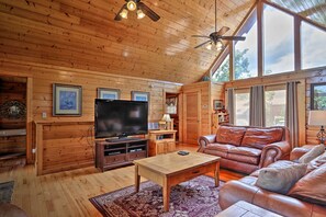 Interior | Open Floor Plan | Free WiFi
