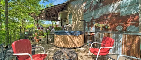 College Station Vacation Rental | 2BR | 2BA | Single Story | 1,000 Sq Ft