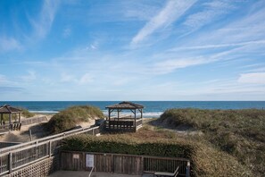 DE08: Shore Beats Work | Top Level Deck View