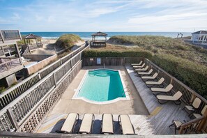 DE08: Shore Beats Work | Private Pool Area