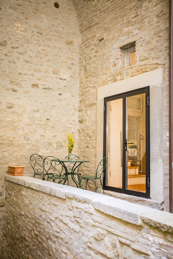 Balcony / Terrace / Patio, Building Exterior