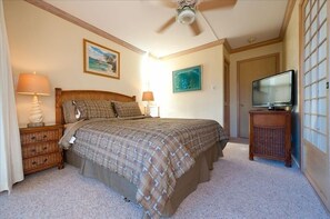 Master bedroom with 32" flatscreen TV