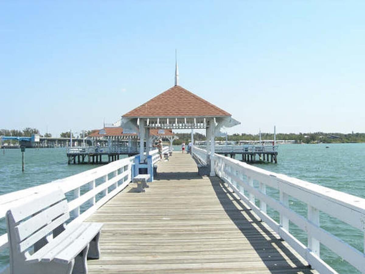 LATE JULY/AUG/ SPECIALS! BOAT LAUNCH&DOCK&POOL! KIDS/PETS OK WHITE SAND BEACHES