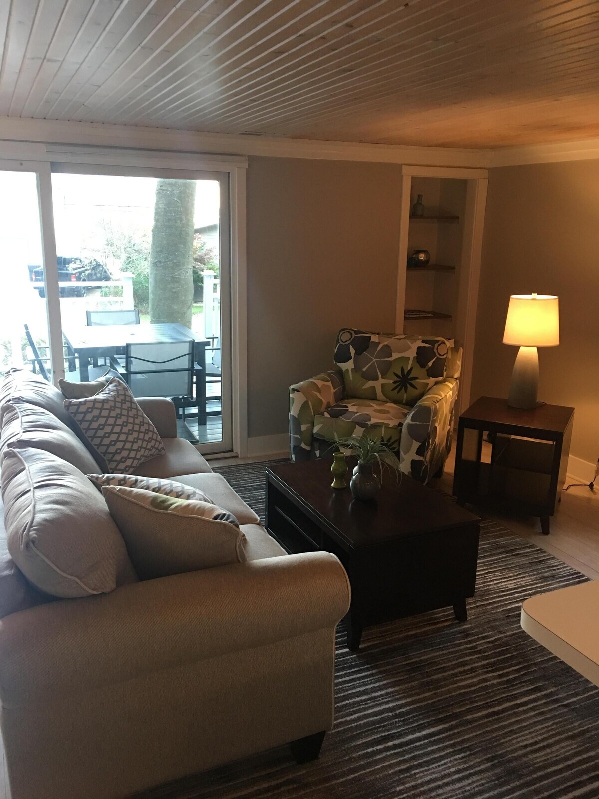 Beautiful Lake View, Newly-Remodeled Home~Contemporary,