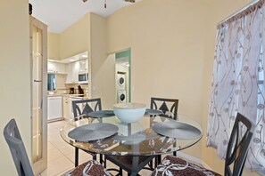 Shorewalk Apt 201 (33)