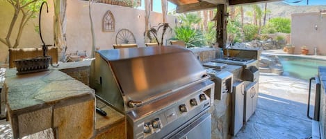 Outdoor Kitchen with Gas Grill 